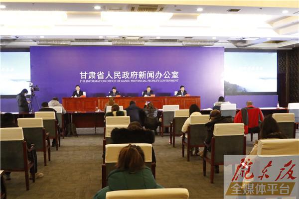 慶陽市8個縣（區(qū)）、570個貧困村、14.99萬戶61.05萬貧困人口全部脫貧