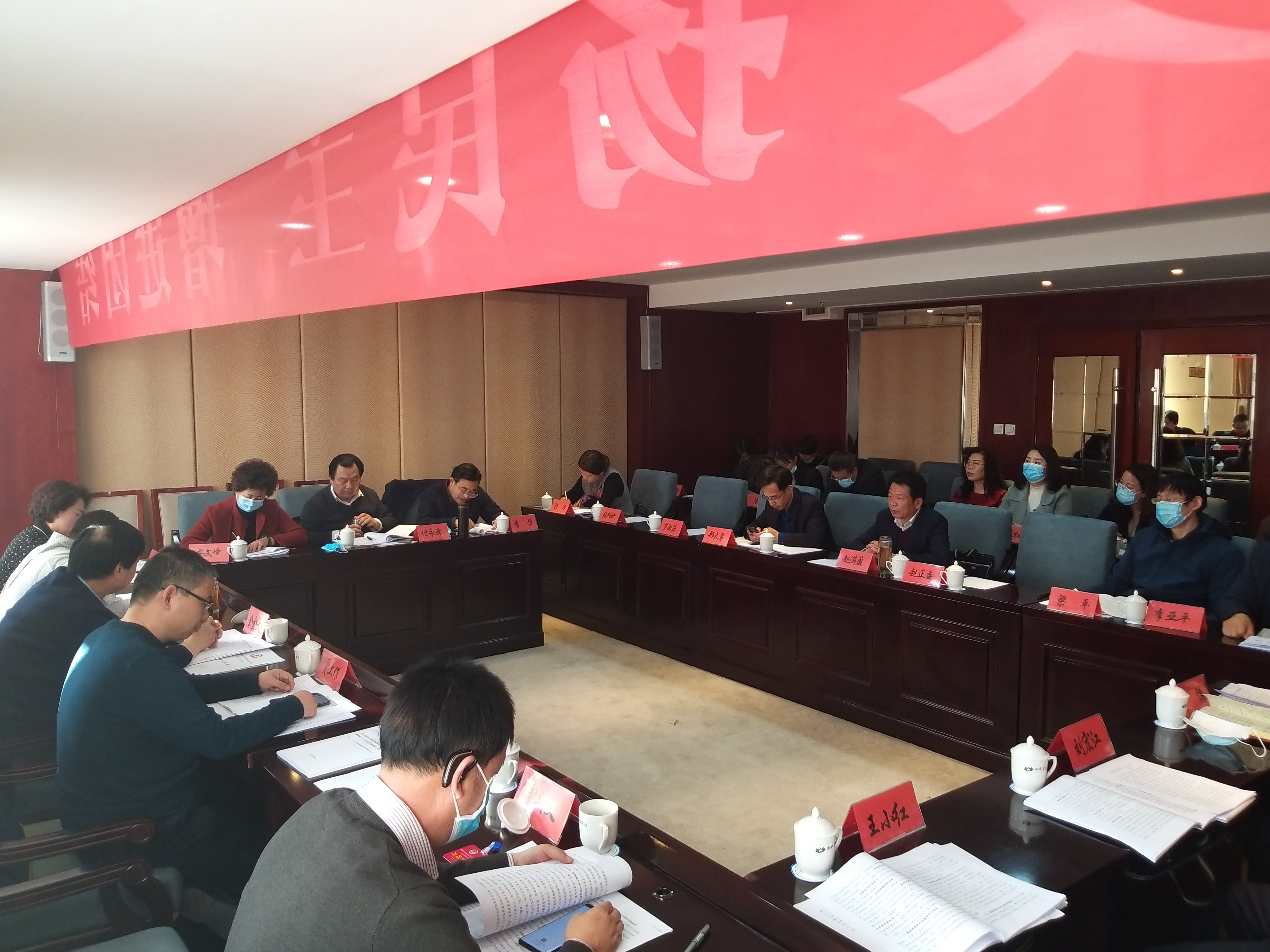 市政協(xié)委員繼續(xù)分組討論市委書(shū)記講話和相關(guān)報(bào)告。