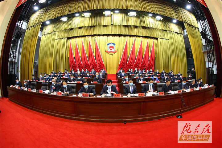 【市兩會(huì)視頻海報(bào)】努力開創(chuàng)新時(shí)代慶陽政協(xié)工作新局面，為推動(dòng)慶陽老區(qū)全面振興作出新的更大貢獻(xiàn)！