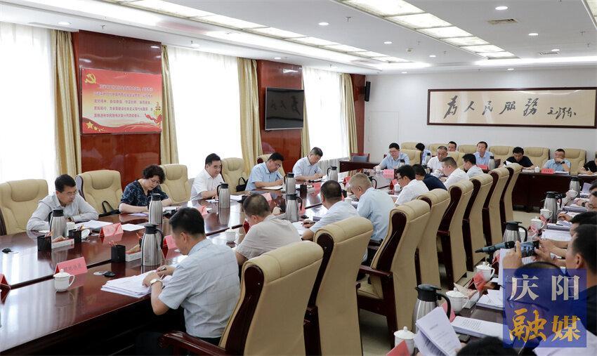 黃澤元與駐慶央企、金融機(jī)構(gòu)、市屬國有企業(yè)和民營企業(yè)負(fù)責(zé)人座談