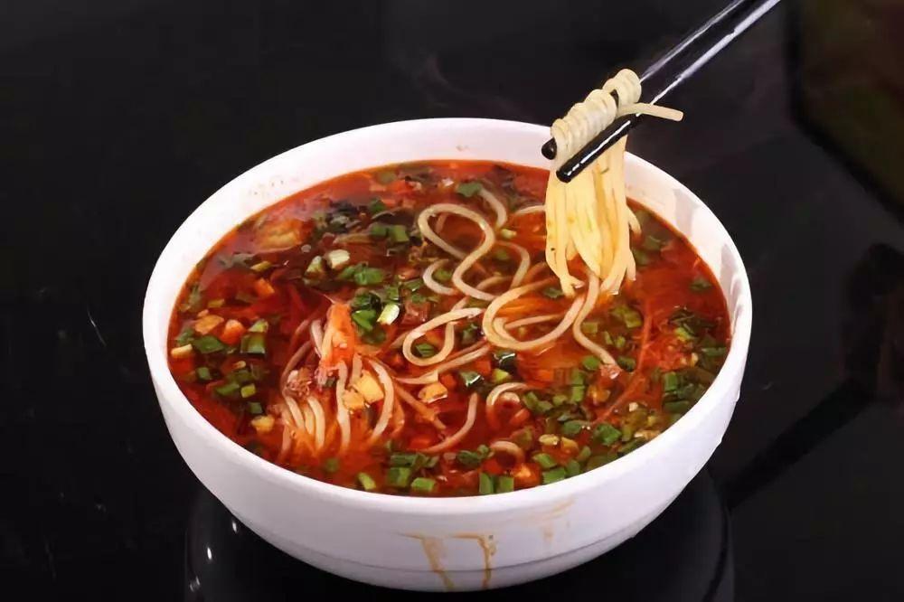 吃完天水麻辣燙？下一站，慶陽(yáng)饸饹面！