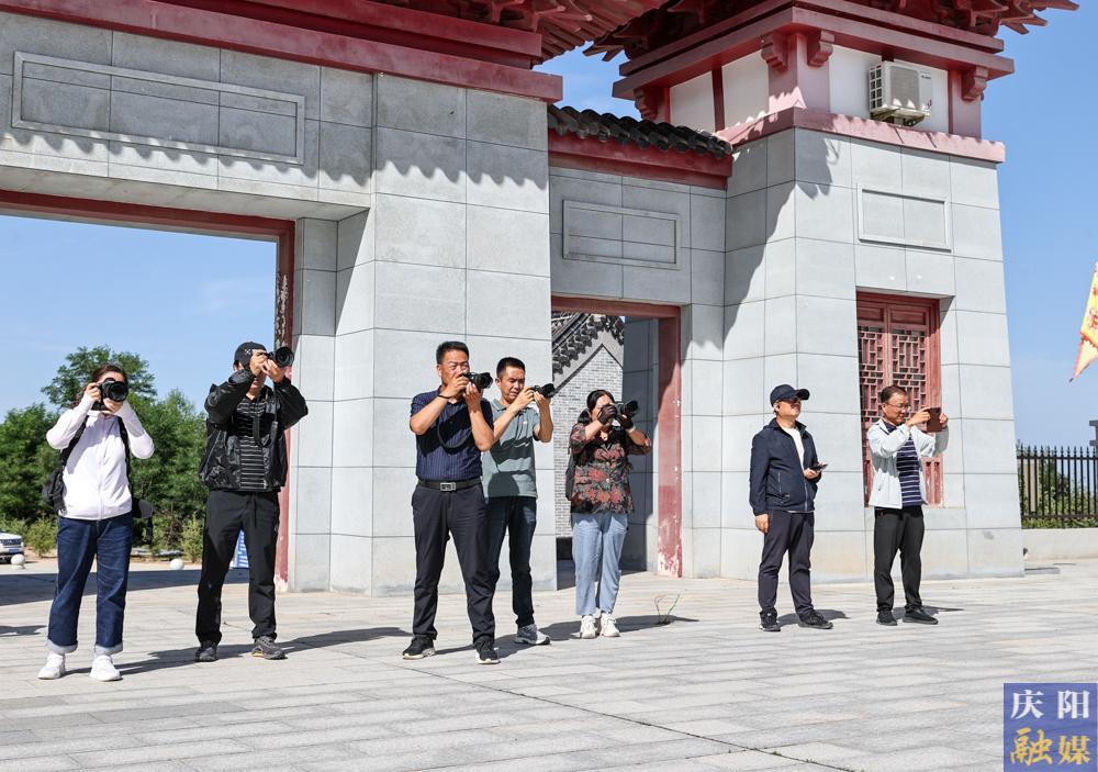 【攝影報(bào)道】甘肅省現(xiàn)代攝影學(xué)會在正寧縣開展采風(fēng)活動