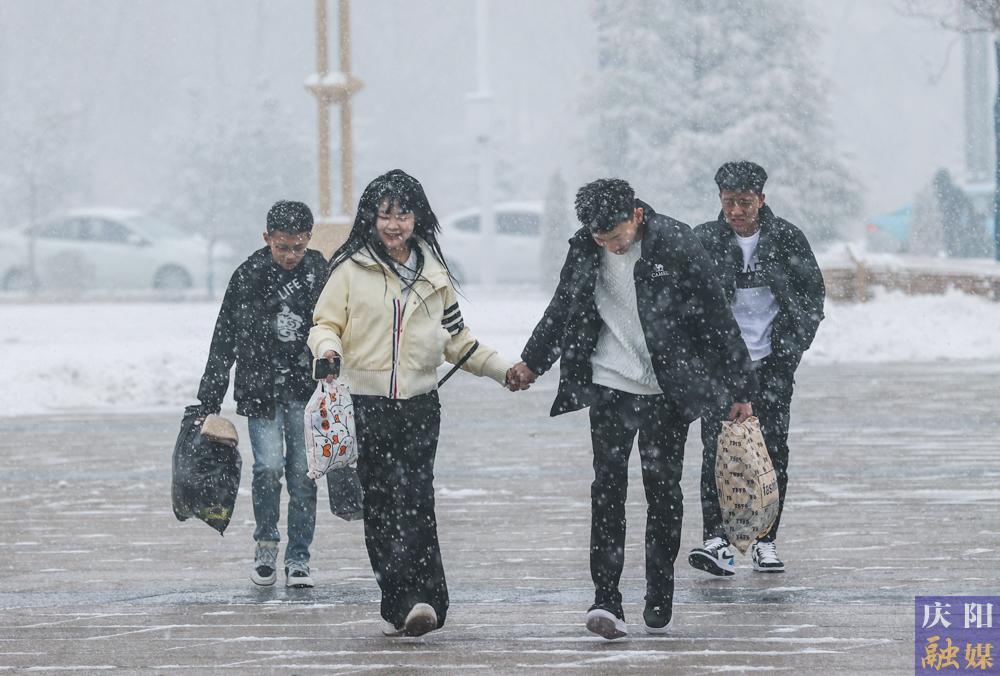 【攝影專題】風(fēng)雪兼程，回家過年！