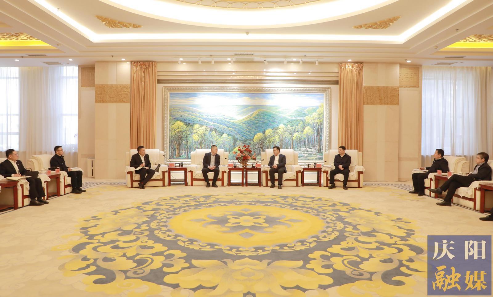 黃澤元周繼軍與中國農(nóng)業(yè)發(fā)展銀行甘肅省分行黨委書記、行長金雷一行座談