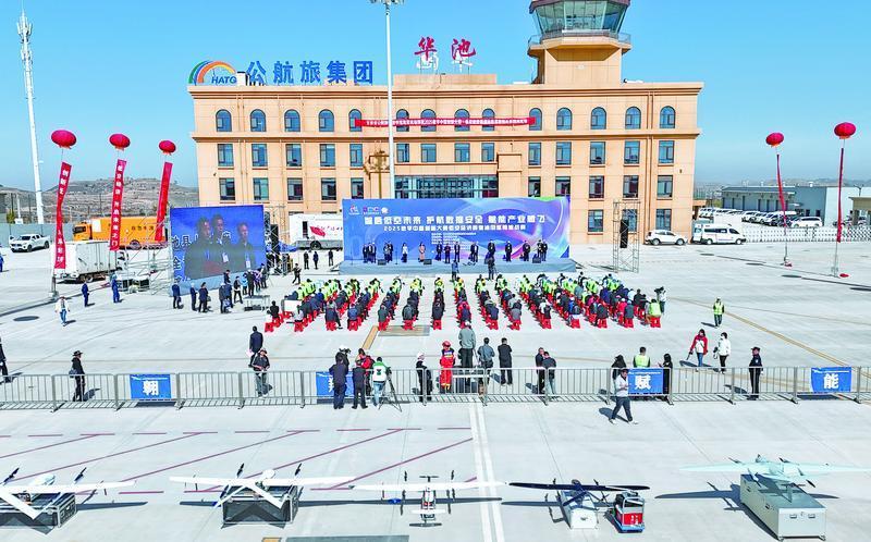 2025數(shù)字中國(guó)創(chuàng)新大賽·低空經(jīng)濟(jì)賽道·特別報(bào)道丨無(wú)人機(jī)秒變“巡檢尖兵”！全國(guó)首次油田巡檢挑戰(zhàn)賽在慶陽(yáng)舉行