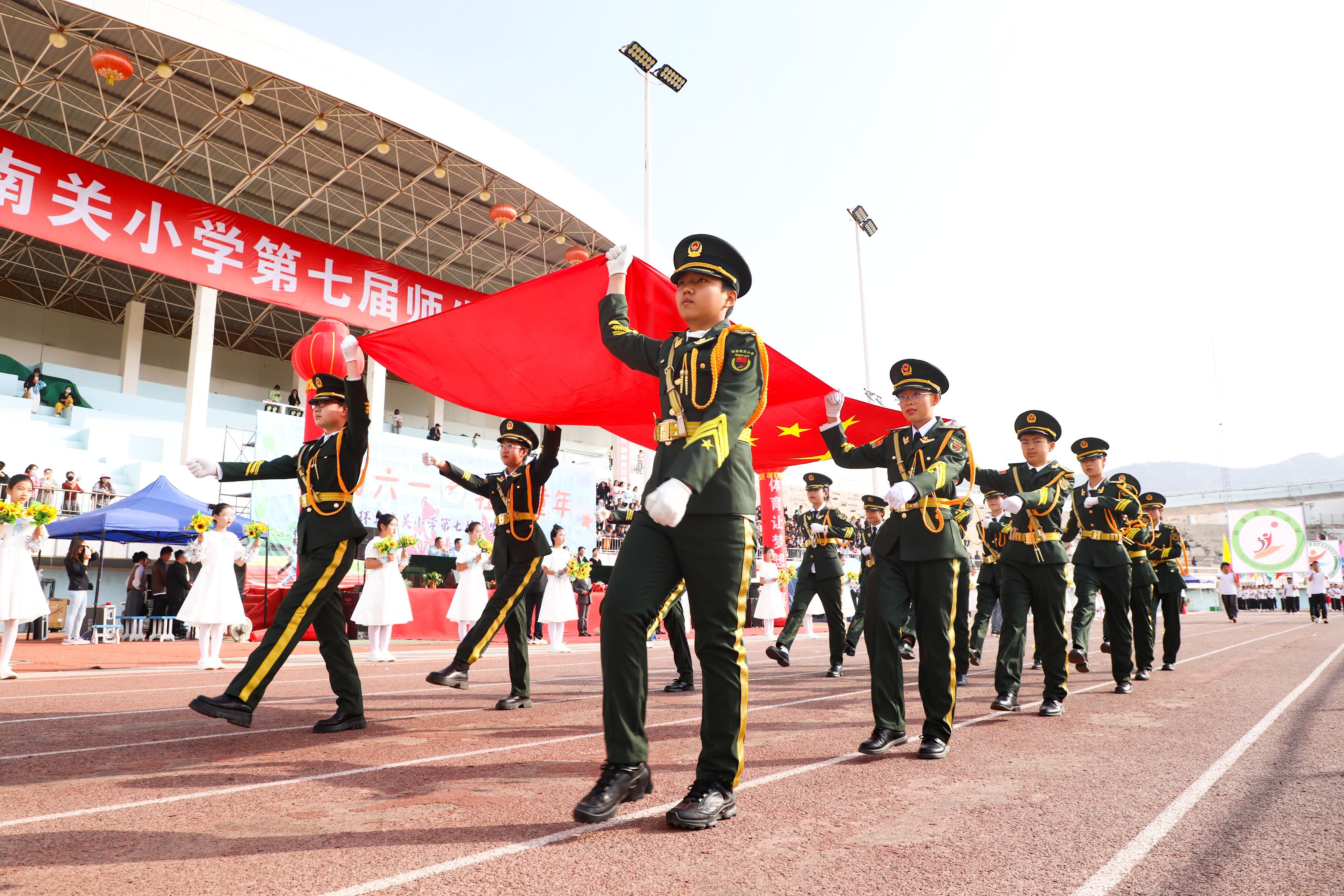 【攝影報道】花樣整活！環(huán)縣南關(guān)小學(xué)師生運動會燃情開幕