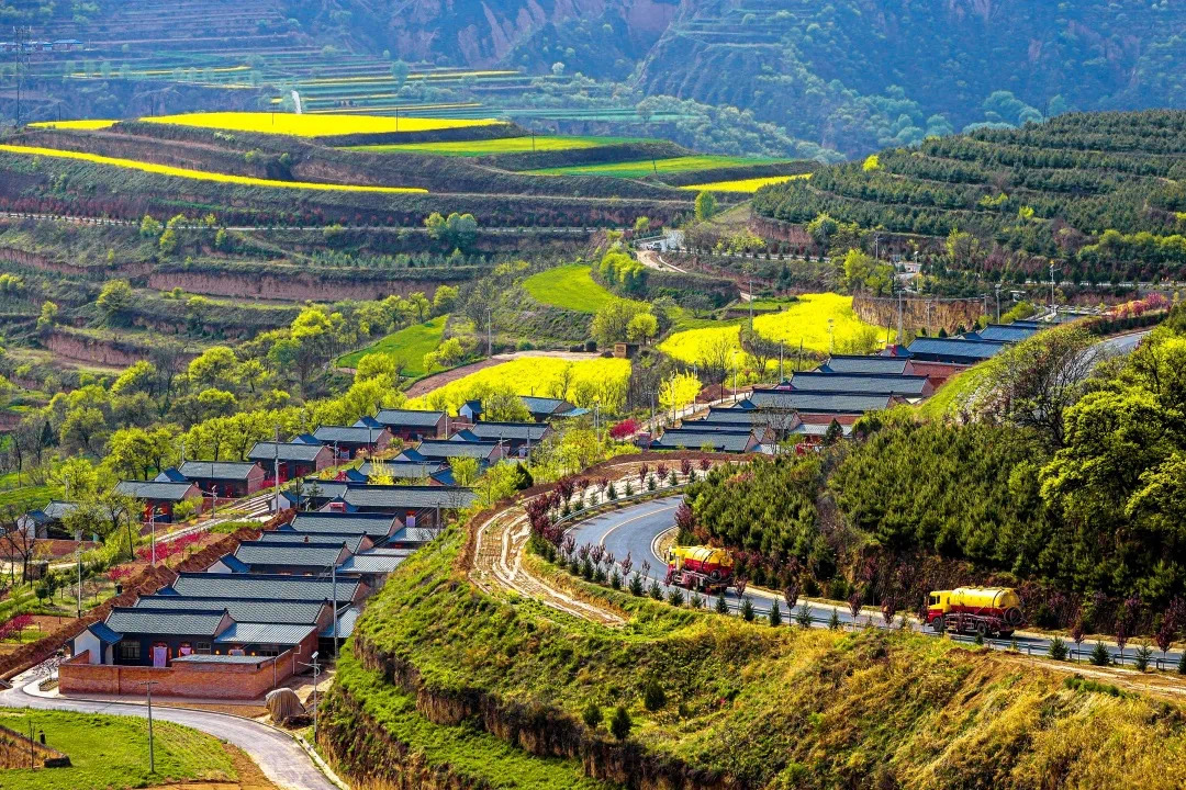 【“亮牌子、樹(shù)形象、展風(fēng)采”城鄉(xiāng)文明創(chuàng)建巡禮】慶陽(yáng)市西峰區(qū)顯勝鄉(xiāng)毛寺村：“四維共進(jìn)” 繪就文明鄉(xiāng)村新畫(huà)卷