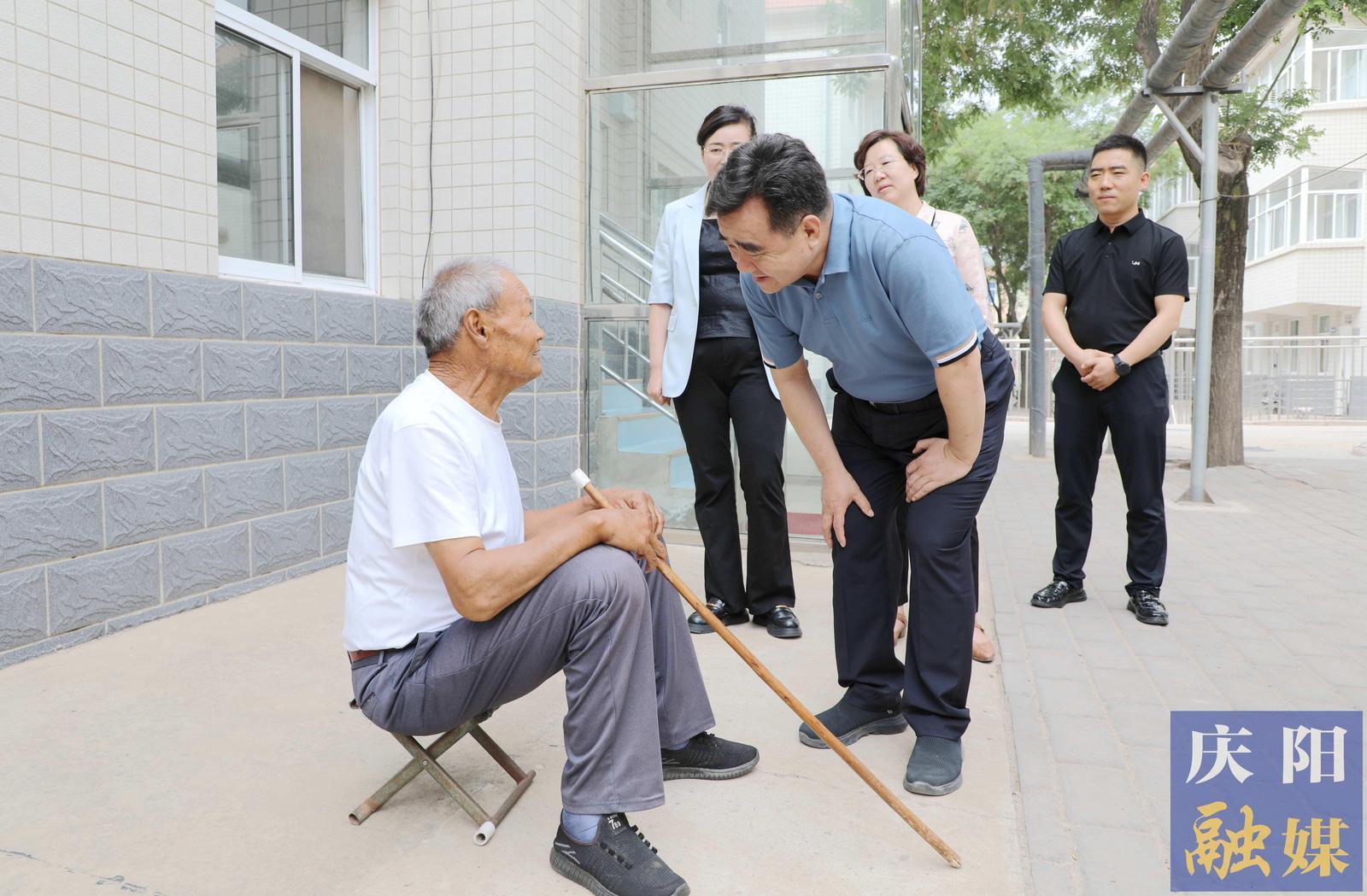 黃澤元在慶城縣調(diào)研時強調(diào) 深化整治群眾身邊不正之風(fēng)和腐敗問題 切實增強人民群眾獲得感幸福感安全感