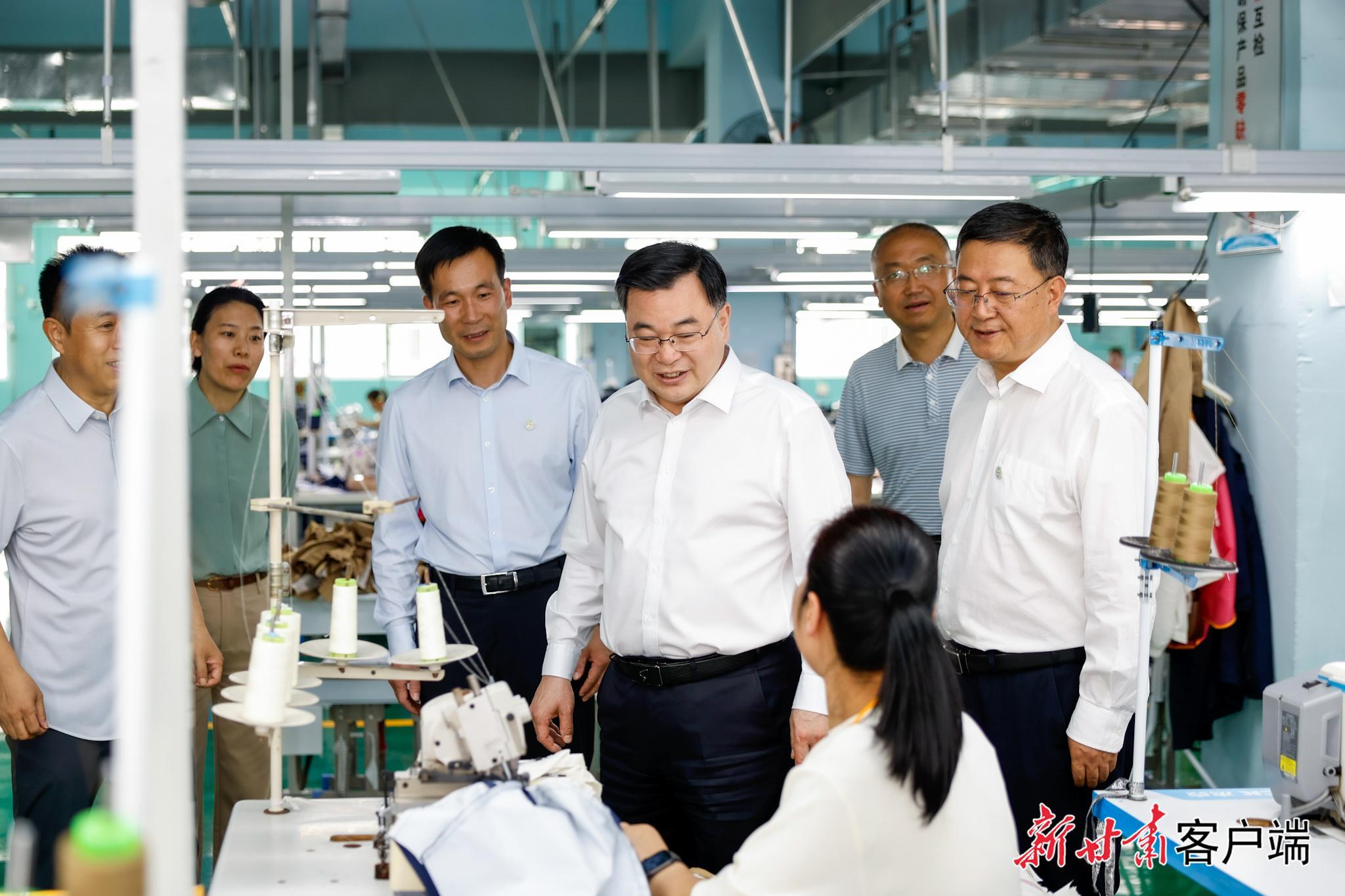 胡昌升在定西市調(diào)研時(shí)強(qiáng)調(diào)：抓產(chǎn)業(yè)促就業(yè)帶動(dòng)群眾增收致富 固成果防返貧做大做強(qiáng)縣域經(jīng)濟(jì)